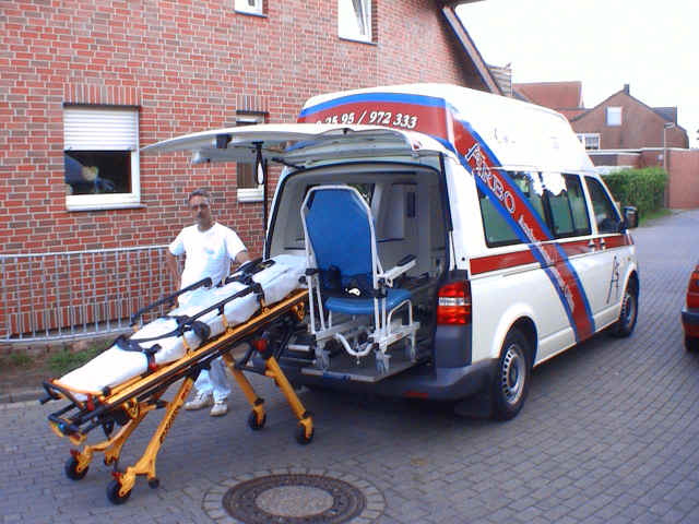 Krankenwagen - Trage und Stuhl